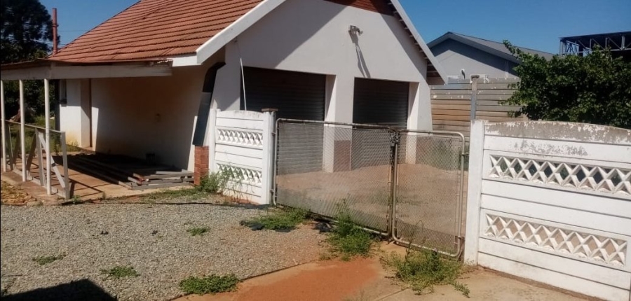 4 Bedroom Property for Sale in Wilkoppies North West